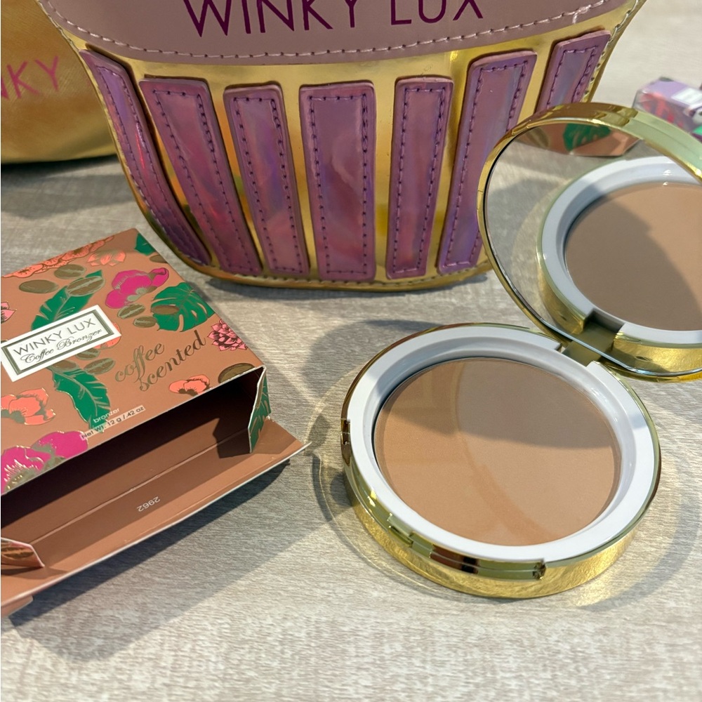 Winky Lux bronzer Compact in latte